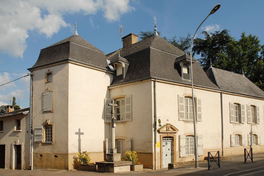La Maison Des Gardes - Chambres D'Hotes Cluny Exterior foto